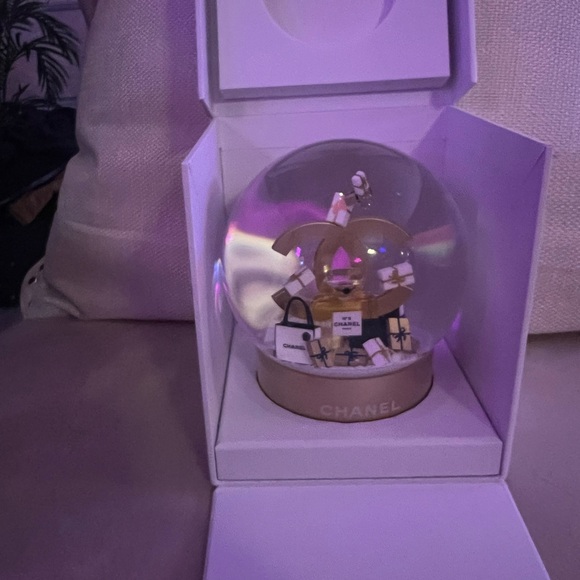 Authentic Chanel holiday snow globe. Purchased from Chanel - Picture 3 of 5